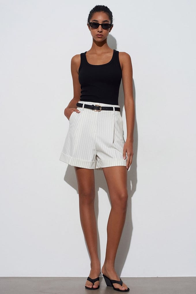 Hoog-geprisde Gestreepte Crepe Tailored Shorts