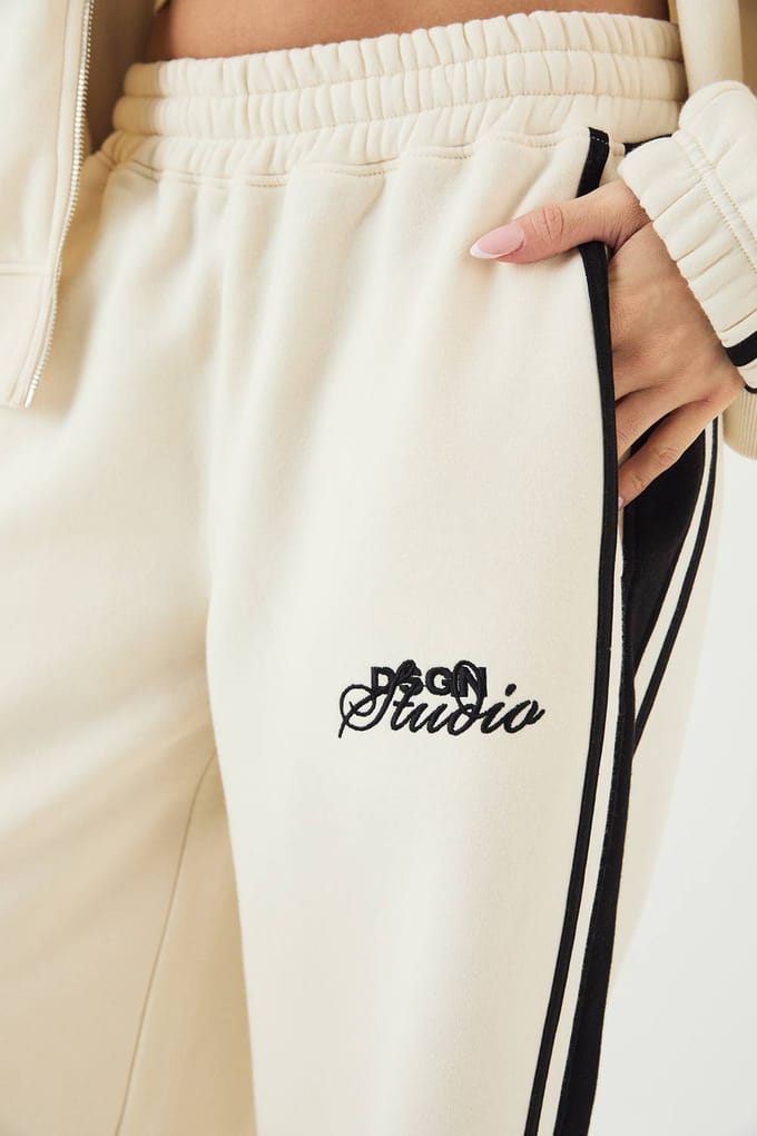 Dames DSGN Studio Oversized Wide Leg Jogger | Cream | Maat: XL