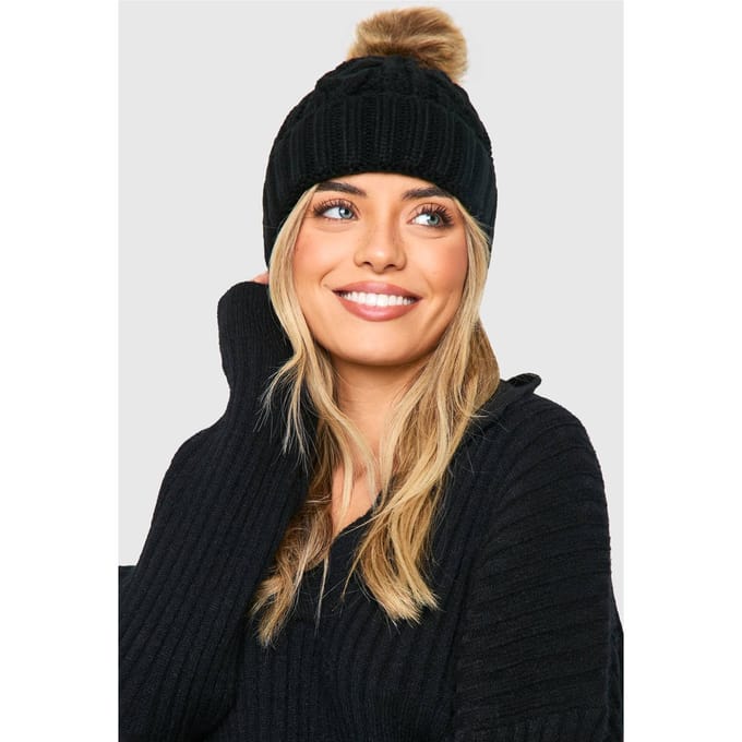 boohoo Dames Kabelgebreide Nepbont Pom Muts | Zwart