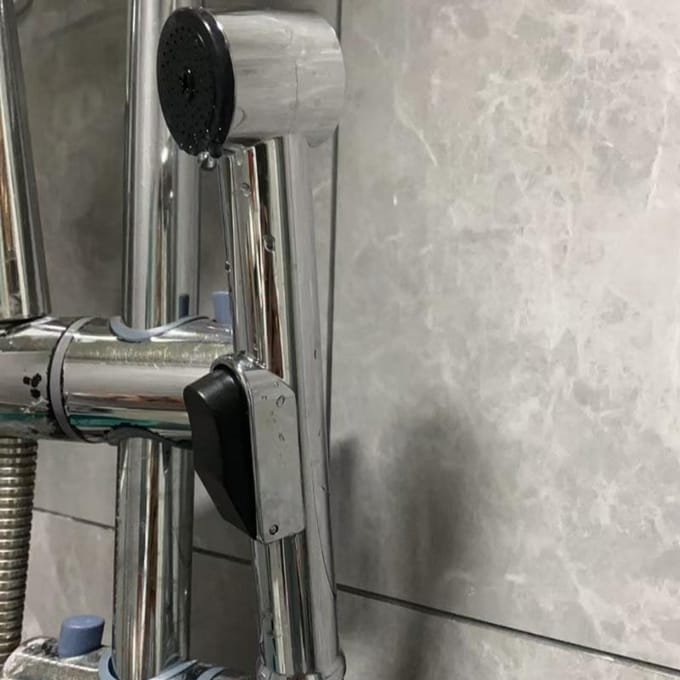 1 stuks Dubbel Gebruik Badkamer Handdouchekraan met Drukspoelmondstuk - Eenvoudige Installatie, Moderne Chroomafwerking, Wandmontage, Geen Batterij Nodig gray