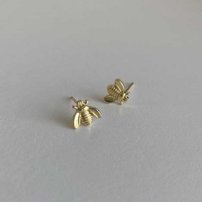 oorbellen gold plated - bij - dier - bee - ear party - klein - elegant