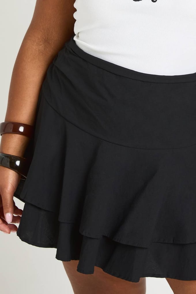 boohoo Dames Plus Gelaagde Ruches Skort | Zwart | Maat: 48