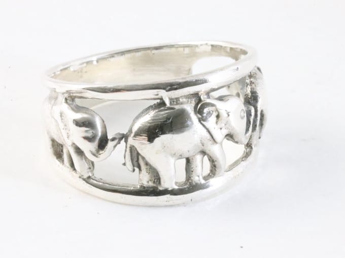 Opengewerkte zilveren ring met olifanten - maat 19