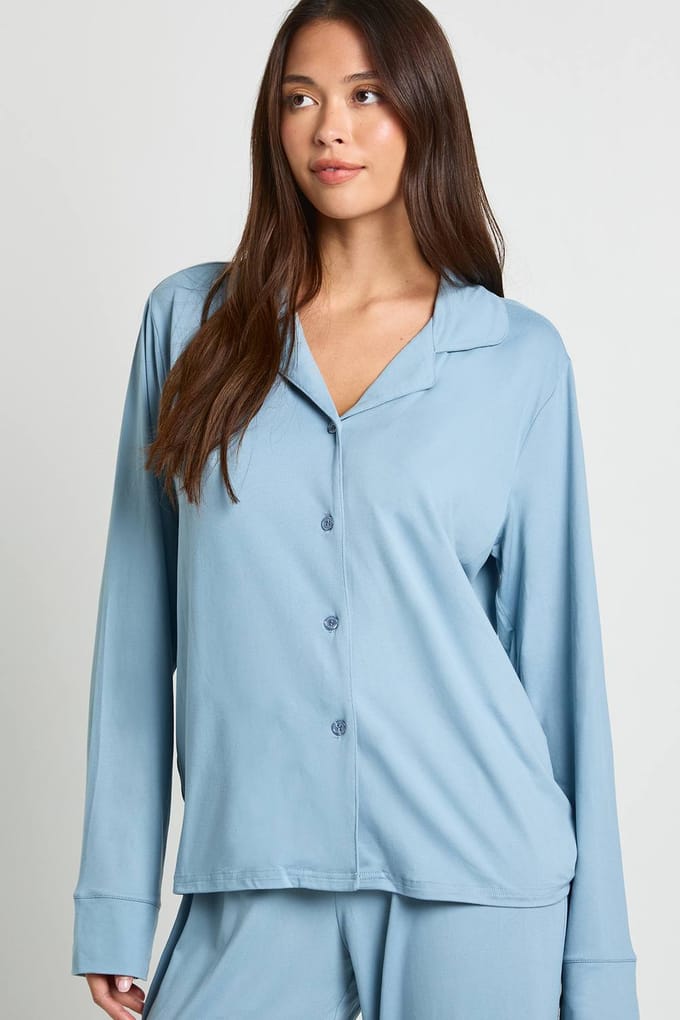 boohoo Dames Zachte Touch Button-Through Overhemd en Broek Pyjamaset | Stoffig Blauw | Maat: 44