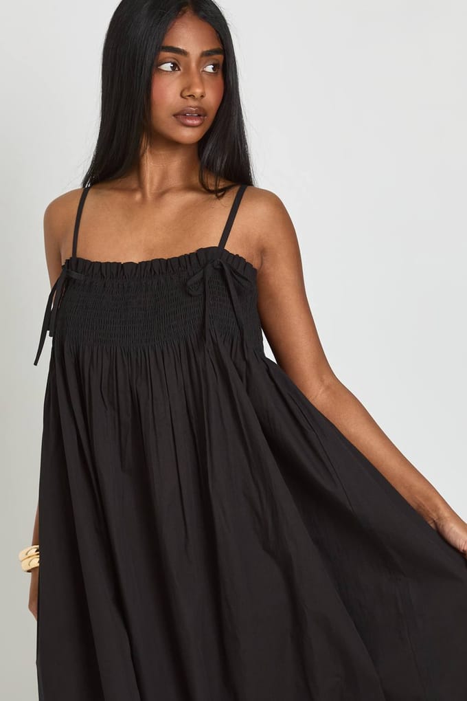 boohoo Dames Maxi Smock Jurk Met Gerimpeld Detail | Zwart | Maat: 42