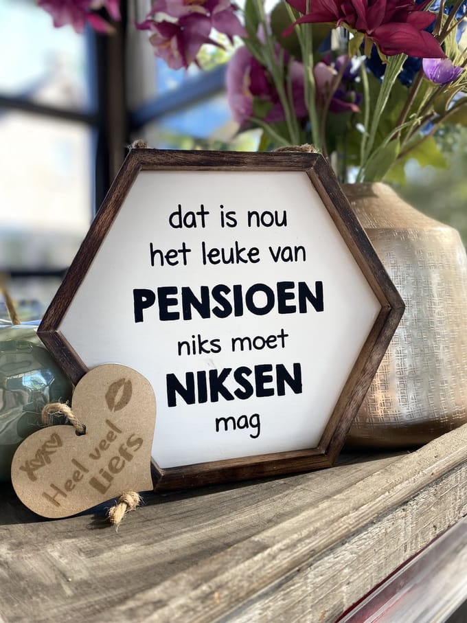 Tekstbordje Pensioen inclusief houten hartje - 22x24 cm