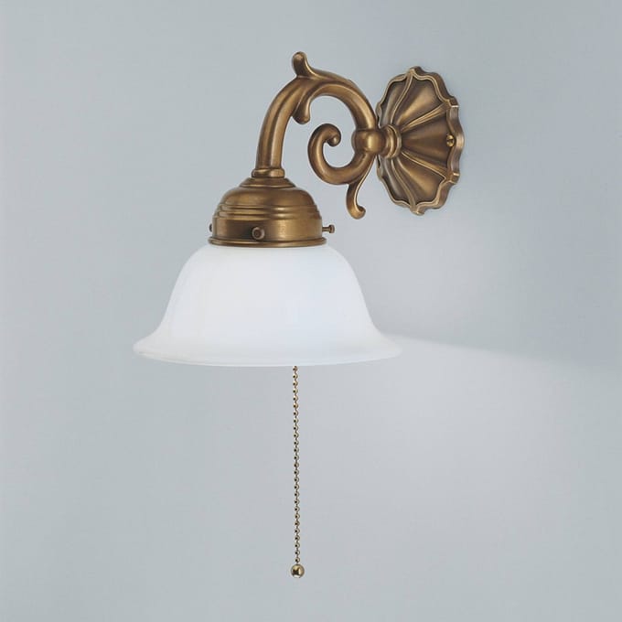 Berliner Messinglampen Messing wandlamp EDGAR met trekschakelaar