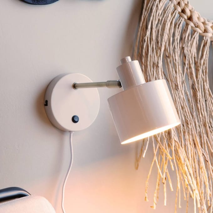Dyberg Larsen wandlamp Ocean, beige, uitval 30 cm