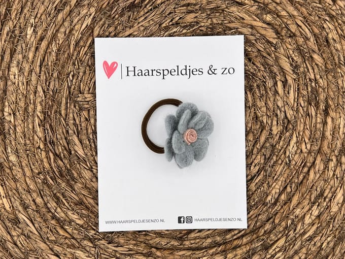 Elastiek - per stuk - hippe kleuren - met bloem - wol - meisjes - blossem - lichtblauw