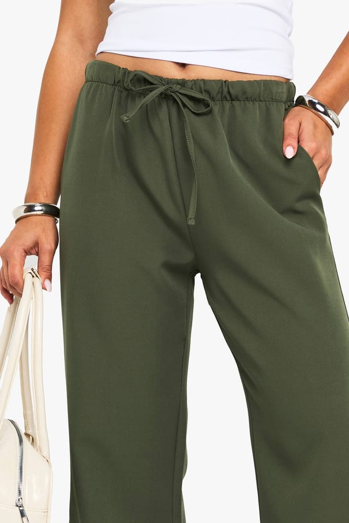 boohoo Dames Petite Geweven Broek met Elastische Taille en Rechte Pijpen | Licht Kaki | Maat: 42