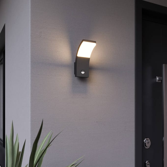 Lucande LED wandlamp Timm, sensor, 20cm, antraciet, IP54