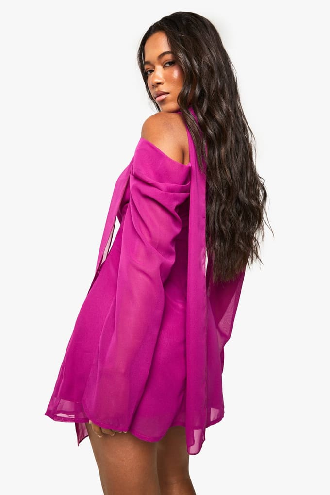 boohoo Dames Chiffon sjaal-detail Cold Shoulder mini-jurk | Magenta | Maat: 40
