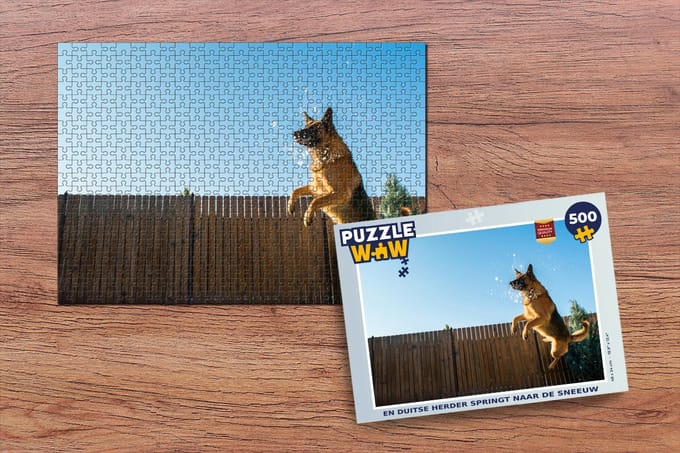Puzzel En Duitse Herder springt naar de sneeuw - Legpuzzel - Puzzel 500 stukjes