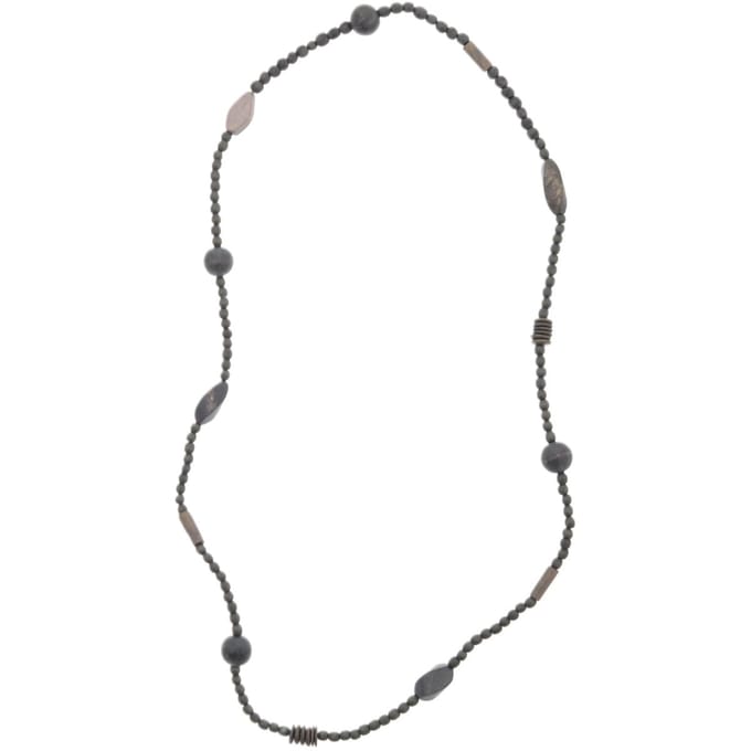 Behave – Ketting – Handgemaakt design – Zwartgrijs – Urban boho – 88 cm