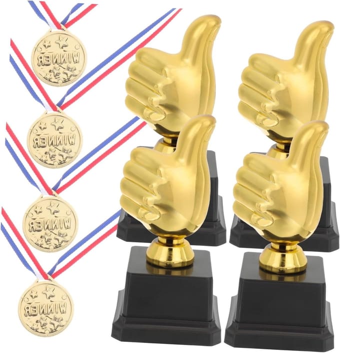 Kinder Trofee Set - Prijs Bekers - Wedstrijden Belonen - Gouden Cup Design - 4 Sets - Goud