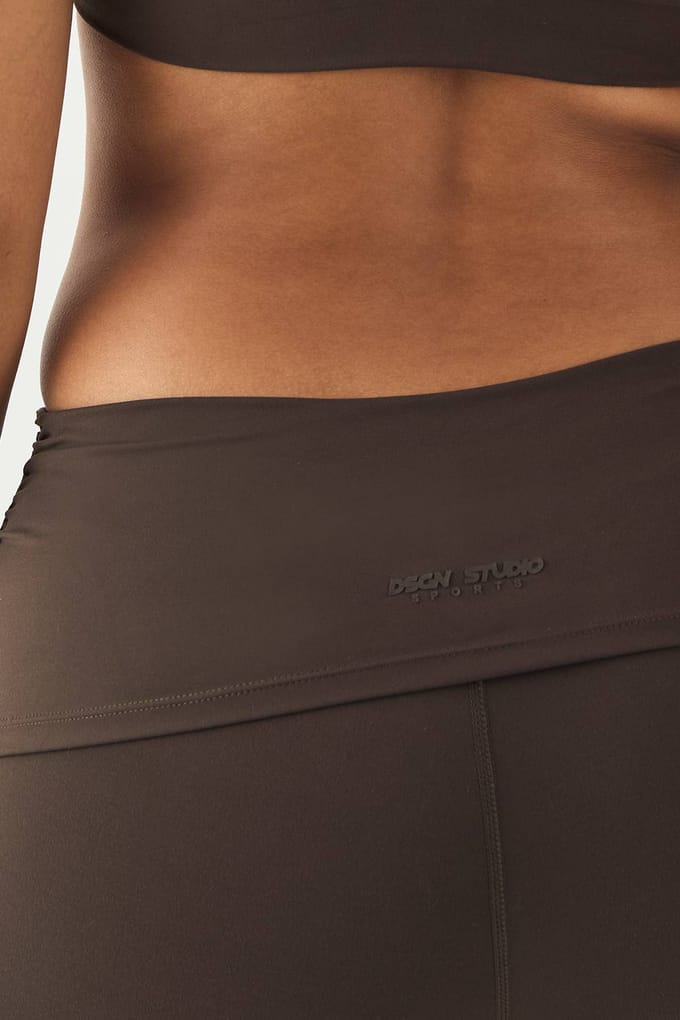 Dames DSGN Studio Ultra Sculpt Omvouwbare Tailleband Uitlopende Legging | Espresso | Maat: Medium