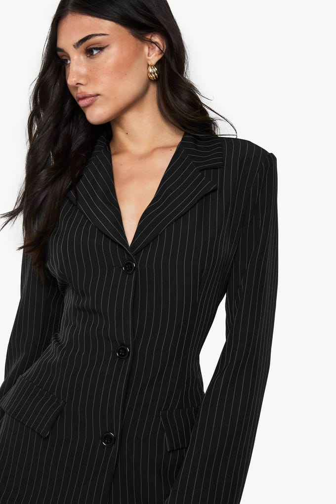 boohoo Dames Pinstripe Gestructureerde Op Maat Gemaakte Blazer | Zwart | Maat: 44