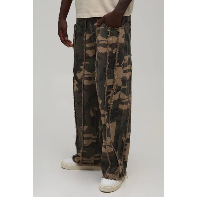 Camo Baggy Stijve Jeans Met Gerafelde Zoom | Size 28R