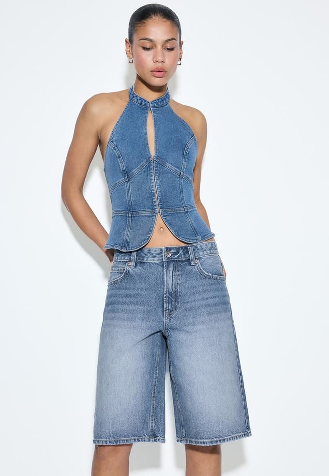 Stradivarius Baggy denim bermuda  LICHTE MIDDENBLAUWE DENIM WASSING 40