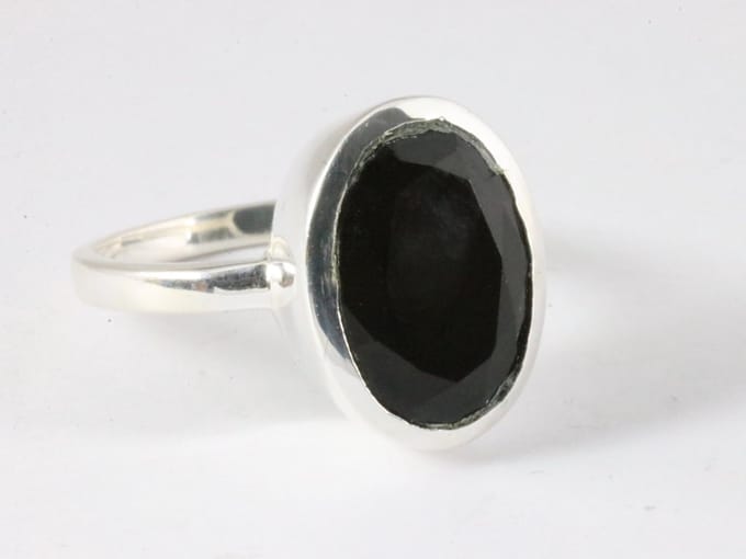 Hoogglans zilveren ring met onyx - maat 20