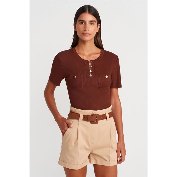 Geribde Brei Blouse met Knoopdetails