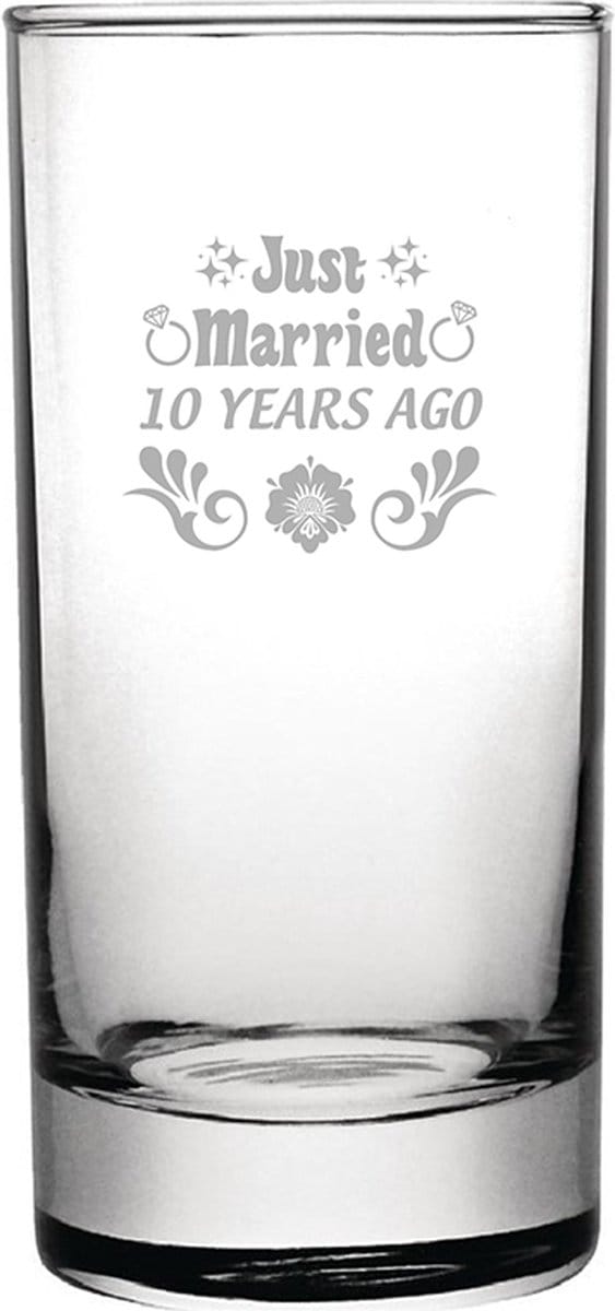 Gegraveerde longdrinkglas 28,5cl Just Married 10 years ago