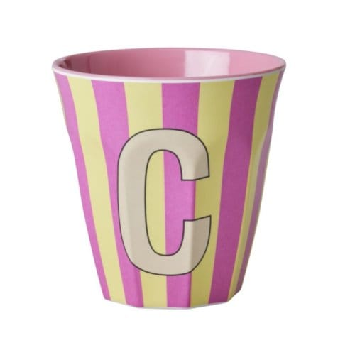Rice melamine beker medium gestreept letter c, roze