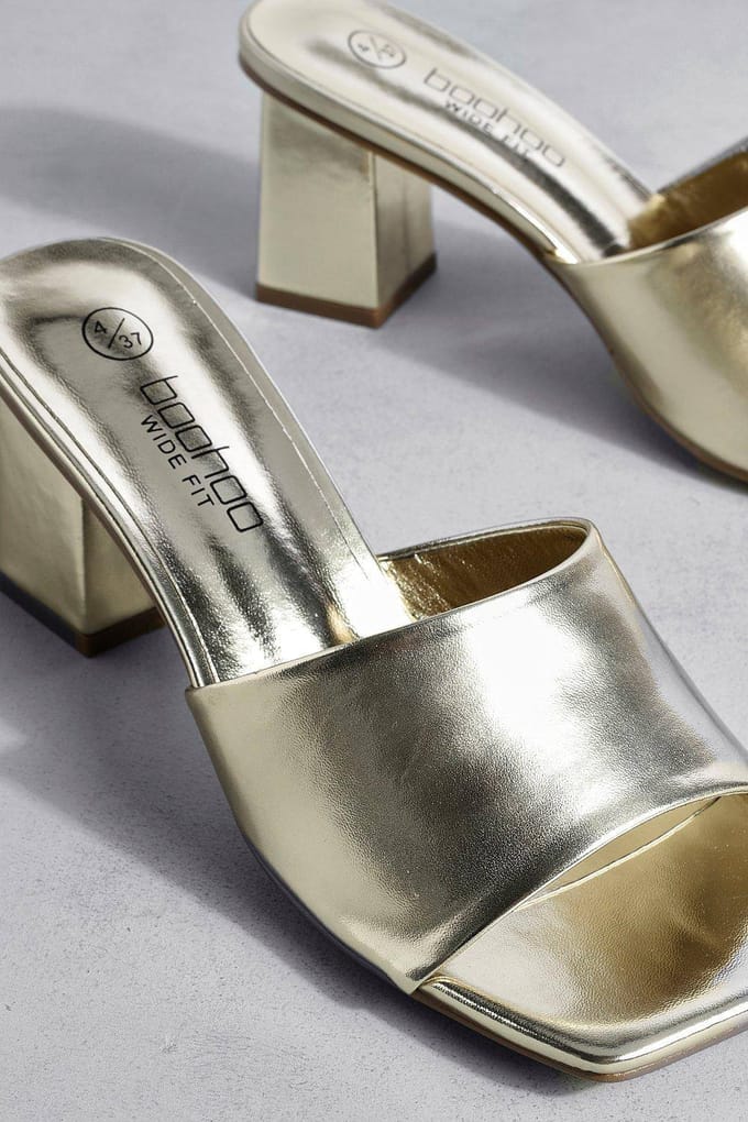 boohoo Dames Metallic Mules Met Lage Blokhak | Goud | Maat: 41