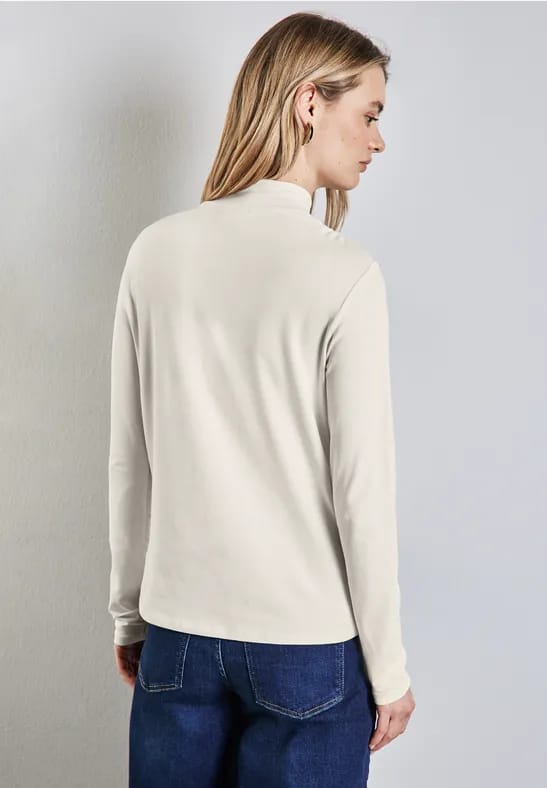 Shirt met gerimpelde schouder