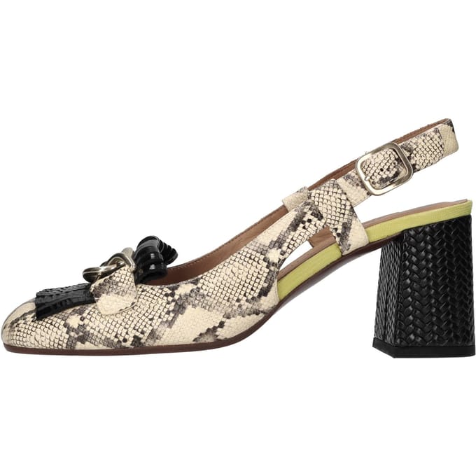 Chie Mihara Lage schoenen Beige