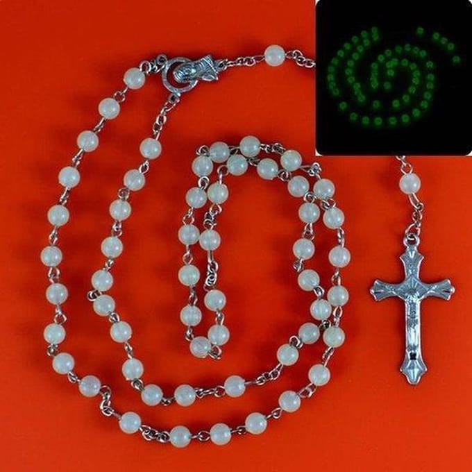 Rozenkrans fosforo glowing in the dark ketting met kruisje