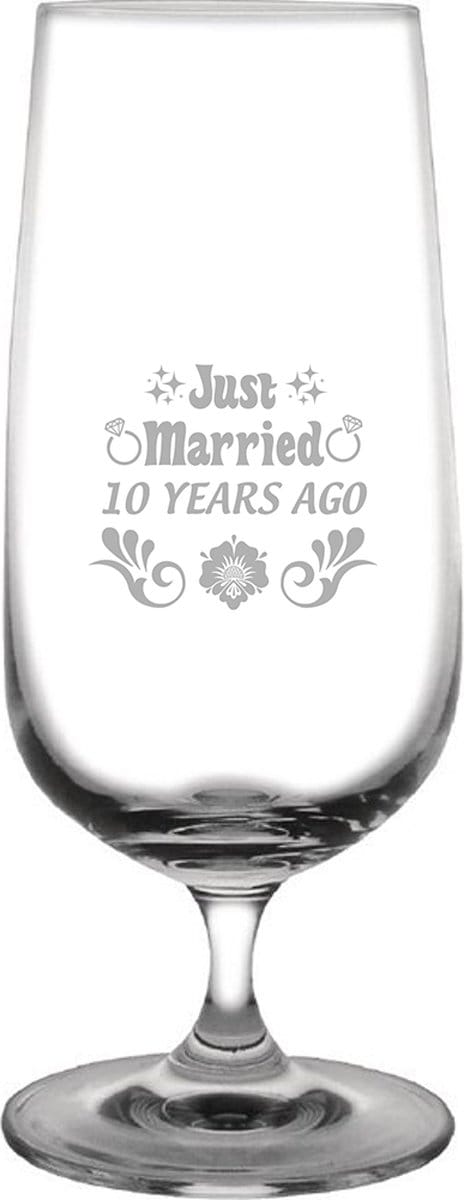 Gegraveerde Bierglas op voet 41cl Just Married 10 years ago