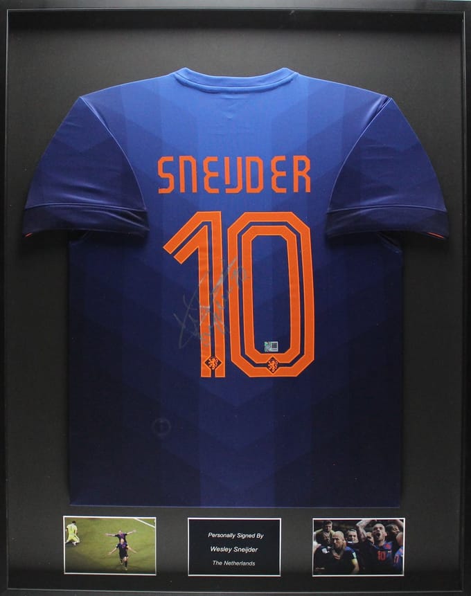Wesley Sneijder Nederland 14/15 ingelijst uit shirt