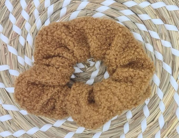 Scrunchie - teddy - bruin