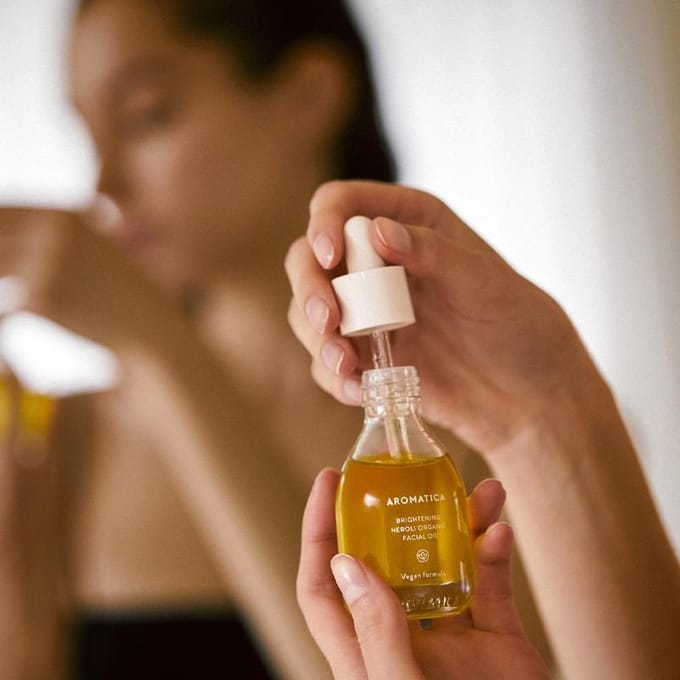 [AROMATICA] Biologische Neroli Verhelderende Gezichtsolie 30ml white