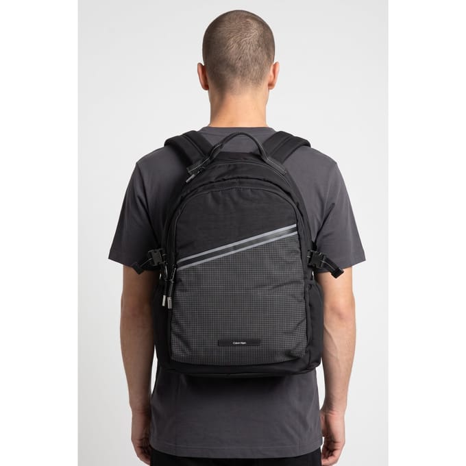 Calvin Klein Striped Utility Zip Backpack Black Größe: OS | Rucksäcke Outlet | Herren | Schwarz