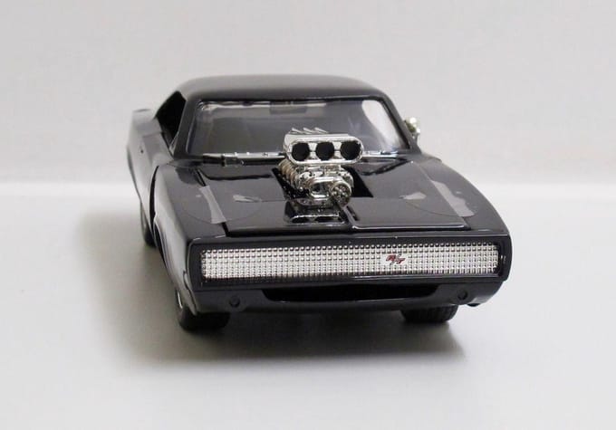 Dom´s Dodge Charger R/T Fast & Furious + Dom figuur, Jada Toys 1/24
