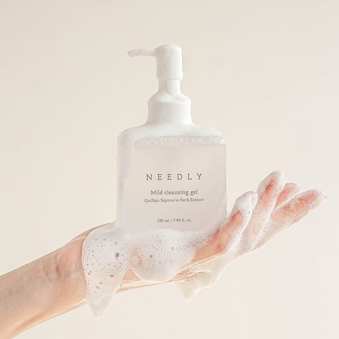 Mild Cleansing Gel 235 ml / 7.94 fl. oz. white