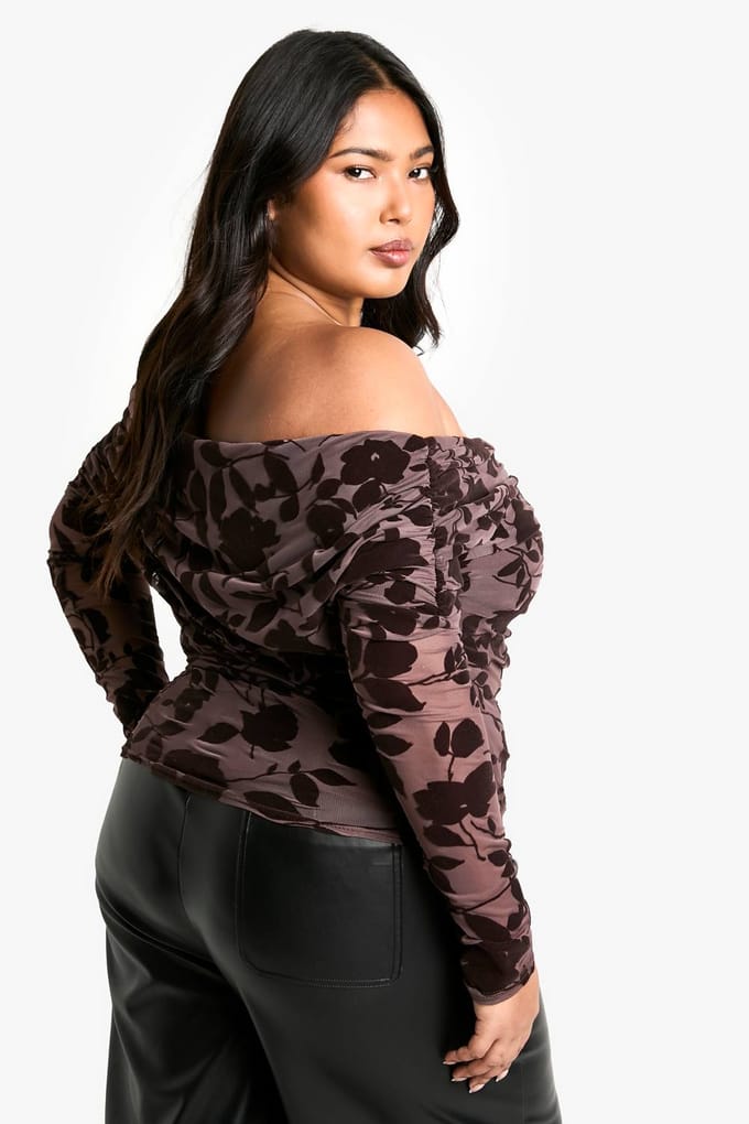 boohoo Dames Plus Bardot Geruched Devore Top | Chocoladebruin | Maat: 56