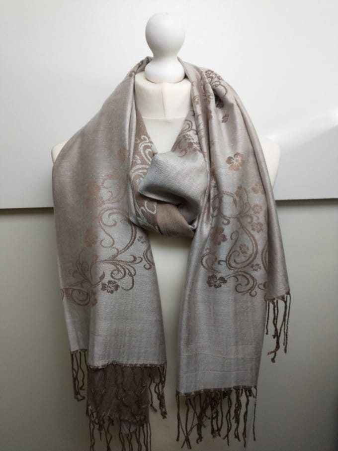 Lange dames sjaal Claudia gebloemd motief beige bruin