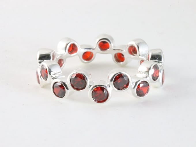 Zware zilveren ring met granaat - maat 16.5