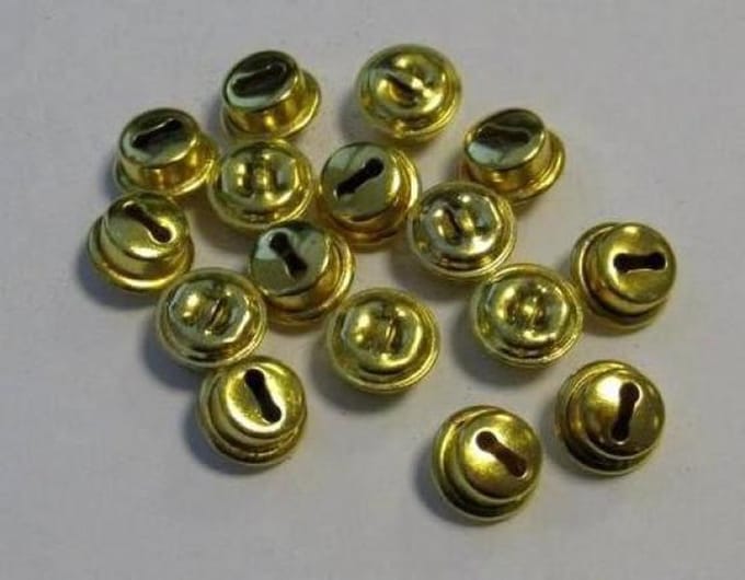Kattebelletjes goudkleur 10 milimeter 16 Stuks