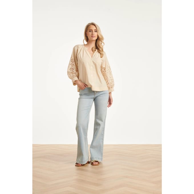 Smashed Lemon Blouse met broderie pofmouw detail |
