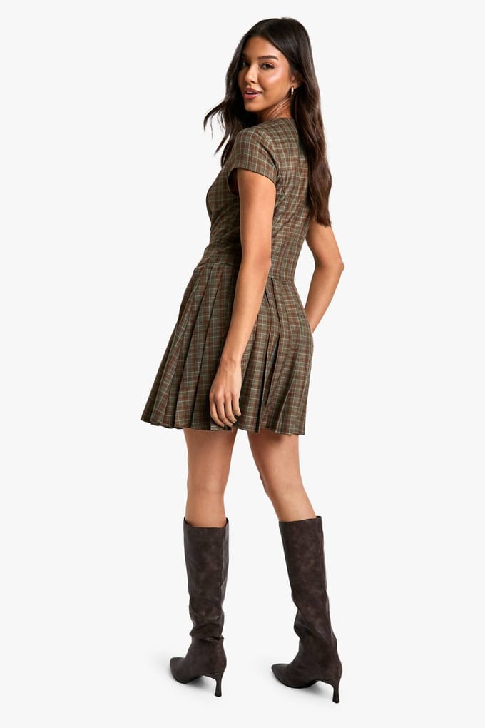 boohoo Dames Cap Mouws Geplooide Getailleerde Jurk | Maat: 12
