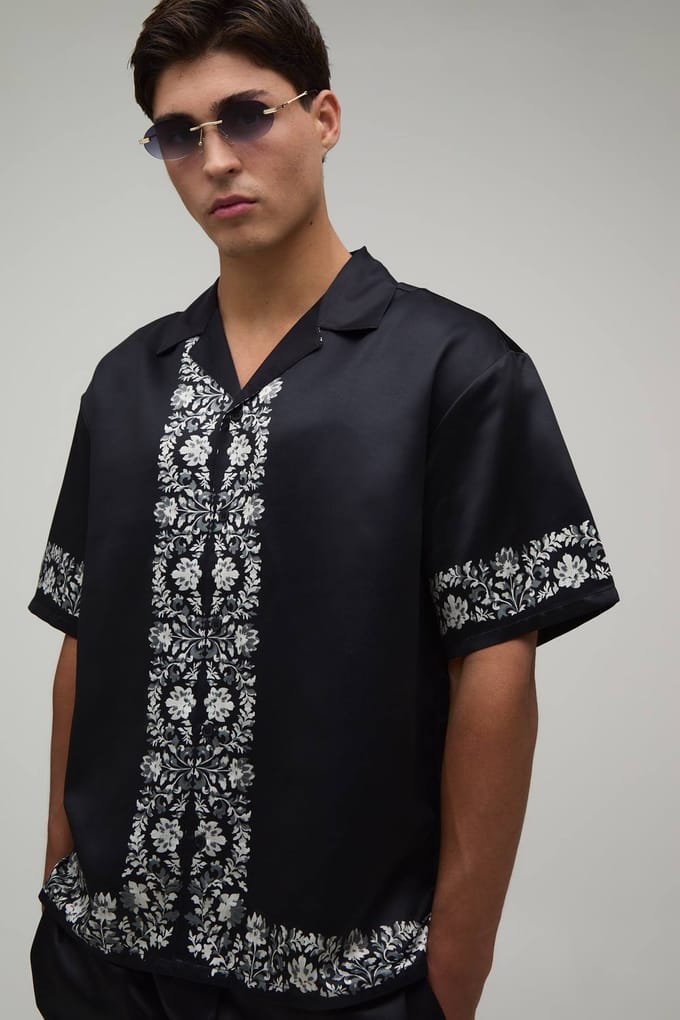 Oversized Shirt Met Korte Mouwen En Short Set Met Satijn En Bloemige Randprint | Black | Size Medium
