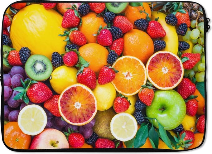 Laptophoes 14 inch - Appel - Druiven - Fruit - Laptop sleeve - Binnenmaat 33x23 cm - Zwarte achterkant