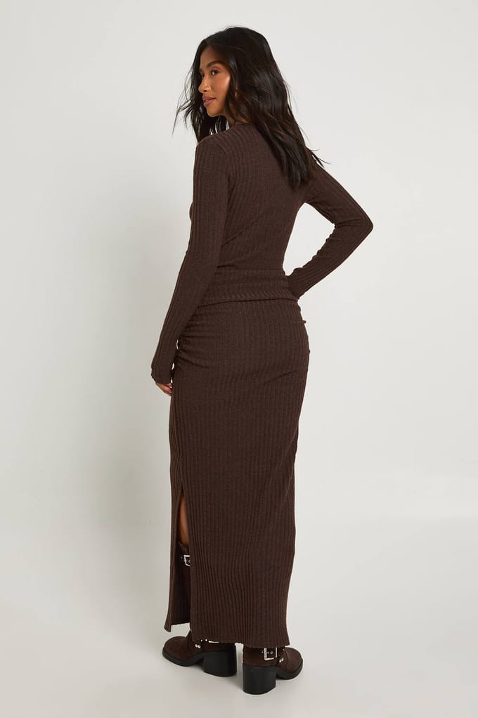 boohoo Dames Petite Geborstelde Rib Lange Mouw Maxi Jurk | Chocoladebruin | Maat: 36