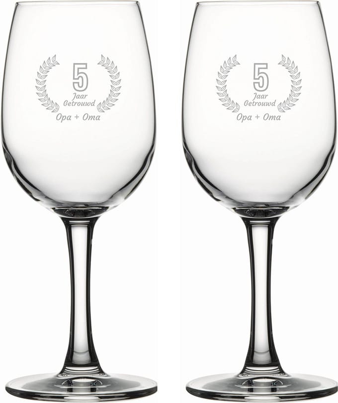 Gegraveerde set witte wijnglazen 26cl Opa + Oma 5 jaar getrouwd
