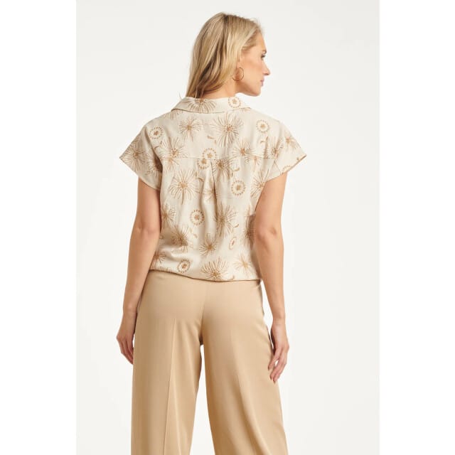 Smashed Lemon Beige top met geborduurde bloemen en polo kraag |