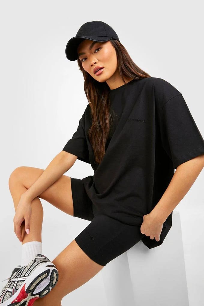 Dames Dsgn Studio Oversized T-shirt En Fietsbroek Set | Zwart | Maat: Small